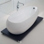 4 Perfect Design Soaking Tubs for Small Bathrooms